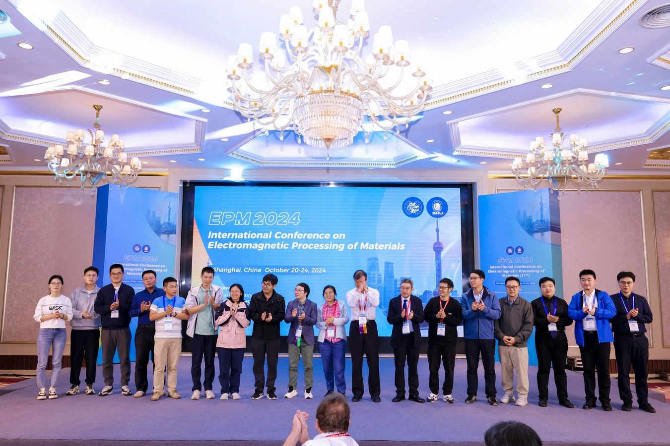 调整大幼 合照 加拿大pc28预测.jpg