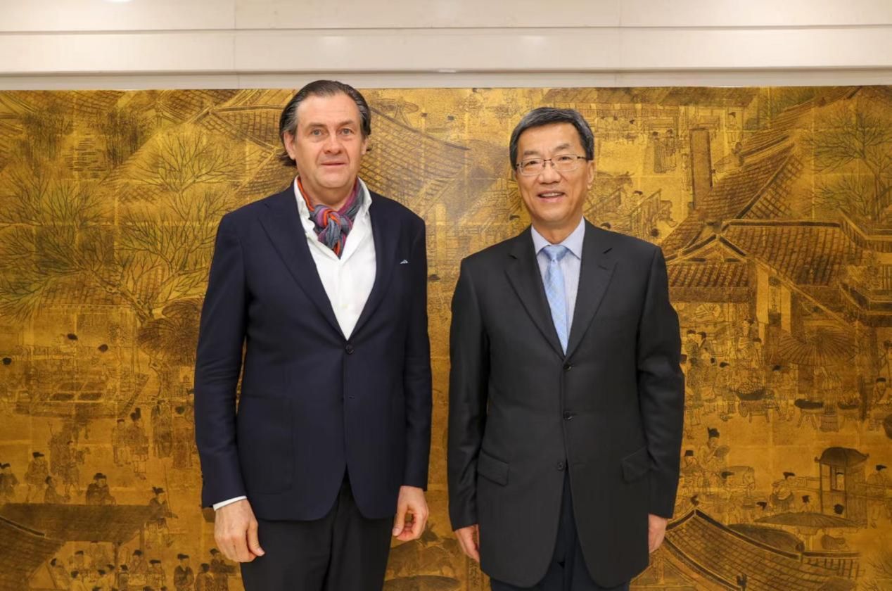 69C8EEF8CA73BE2F6EA08C00064_0E7E6671_2451F